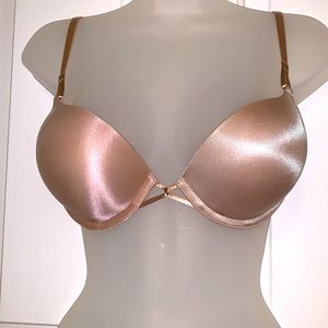 Pre loved double sized push up bar by Victoria Secret. Size 32 C.